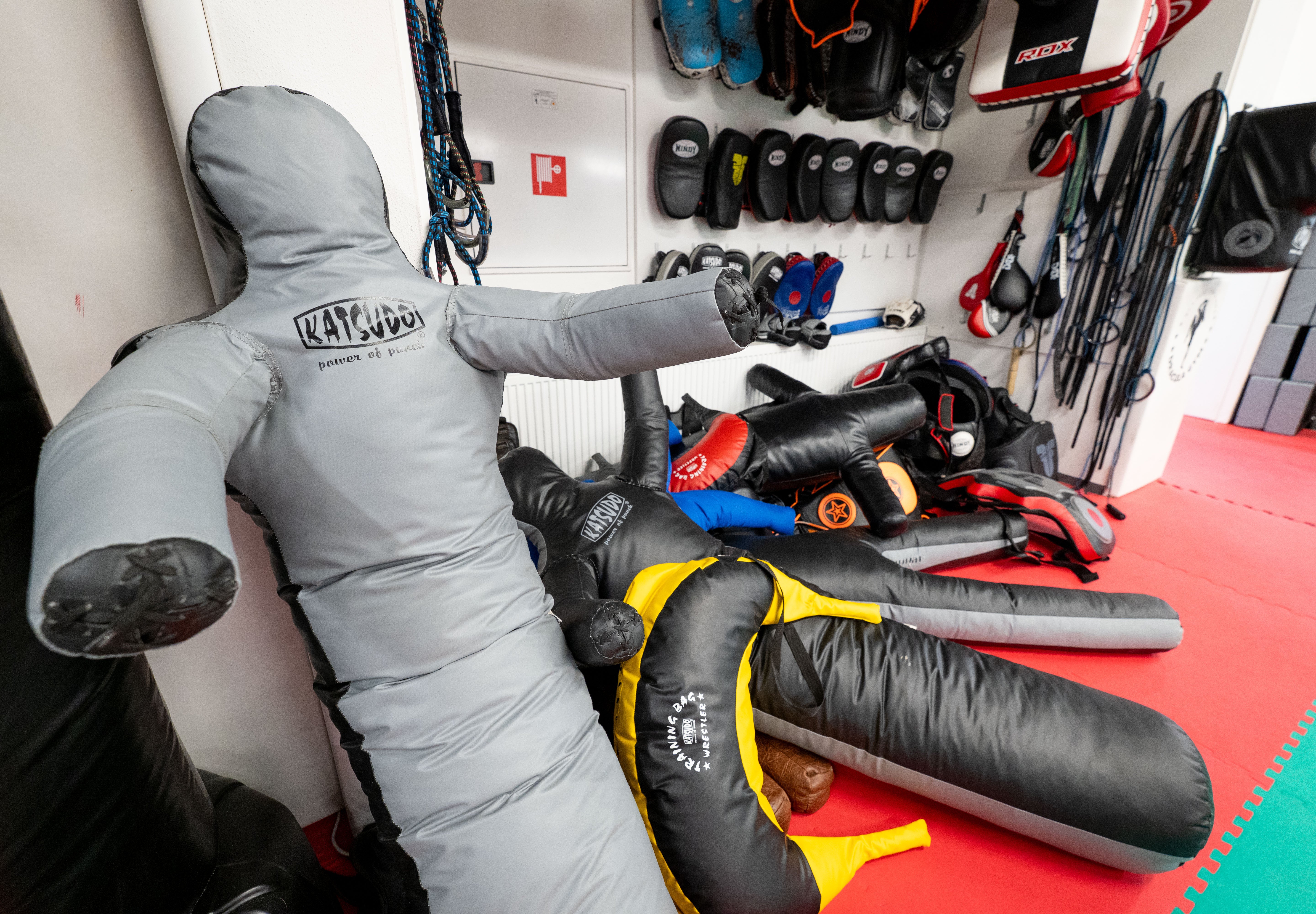 Katsudo enonožna borbena figura Unileggo, siva