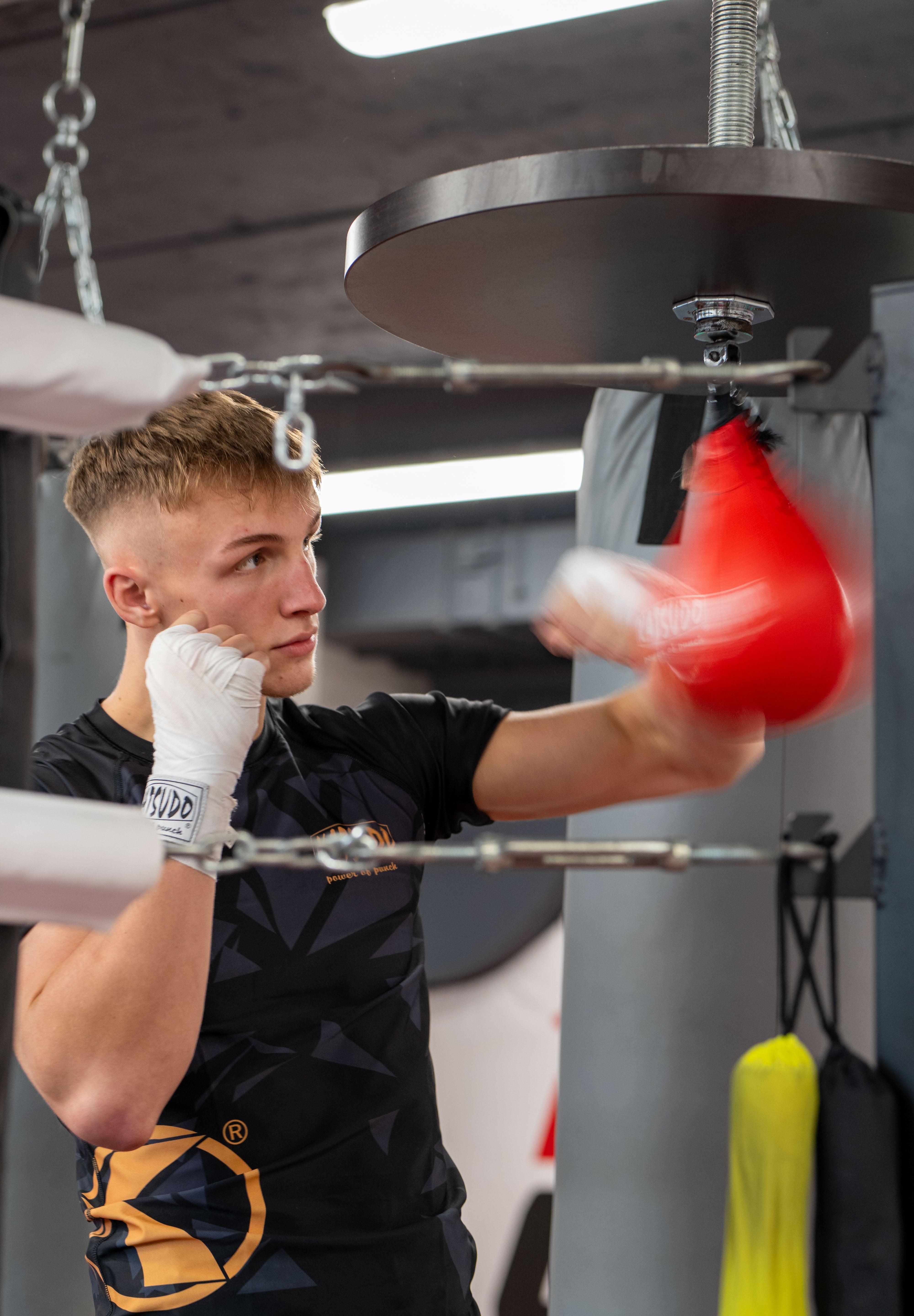 Katsudo rashguard s kratkimi rokavi Virago, črno-zlat