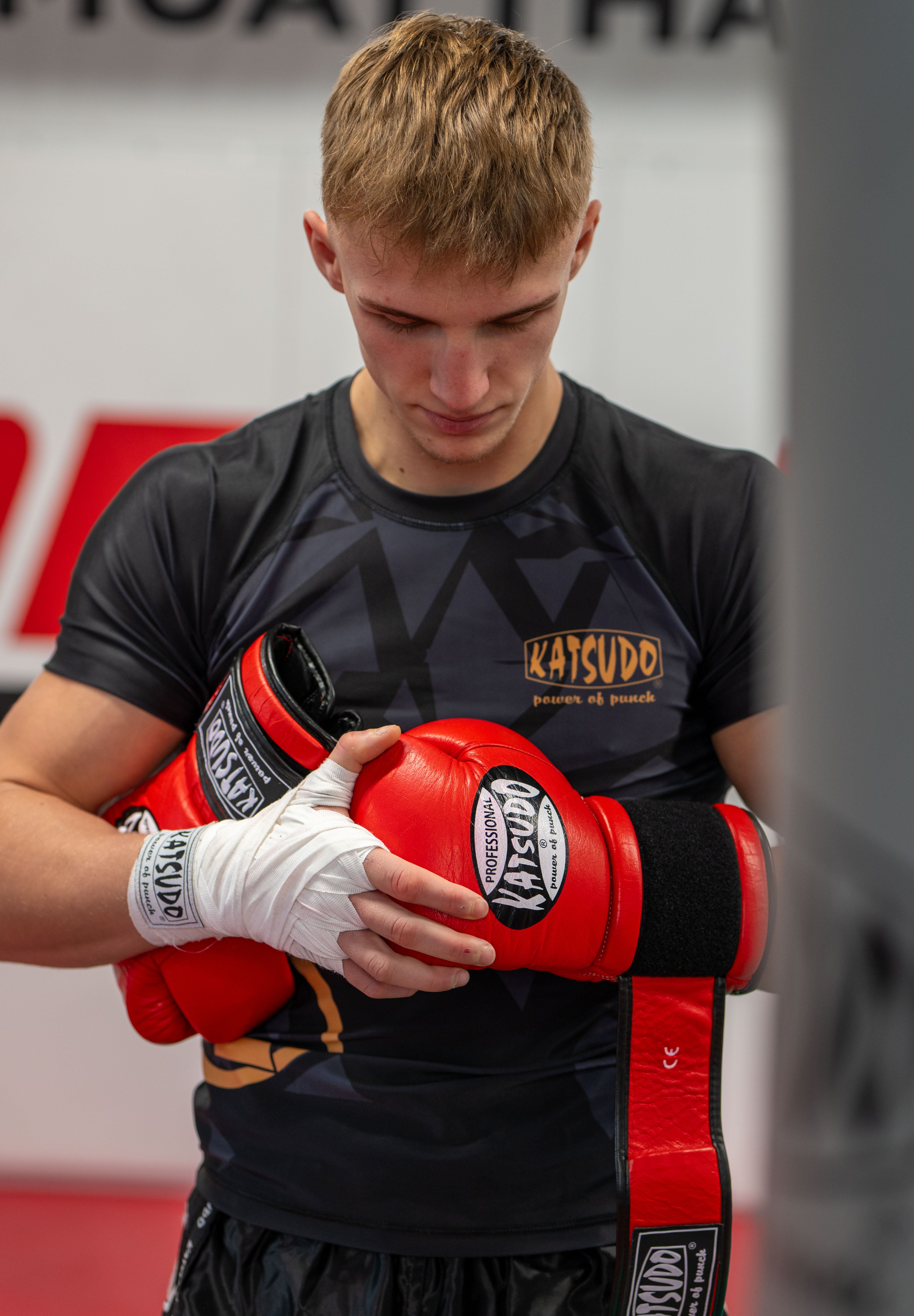 Katsudo rashguard s kratkimi rokavi Virago, črno-zlat