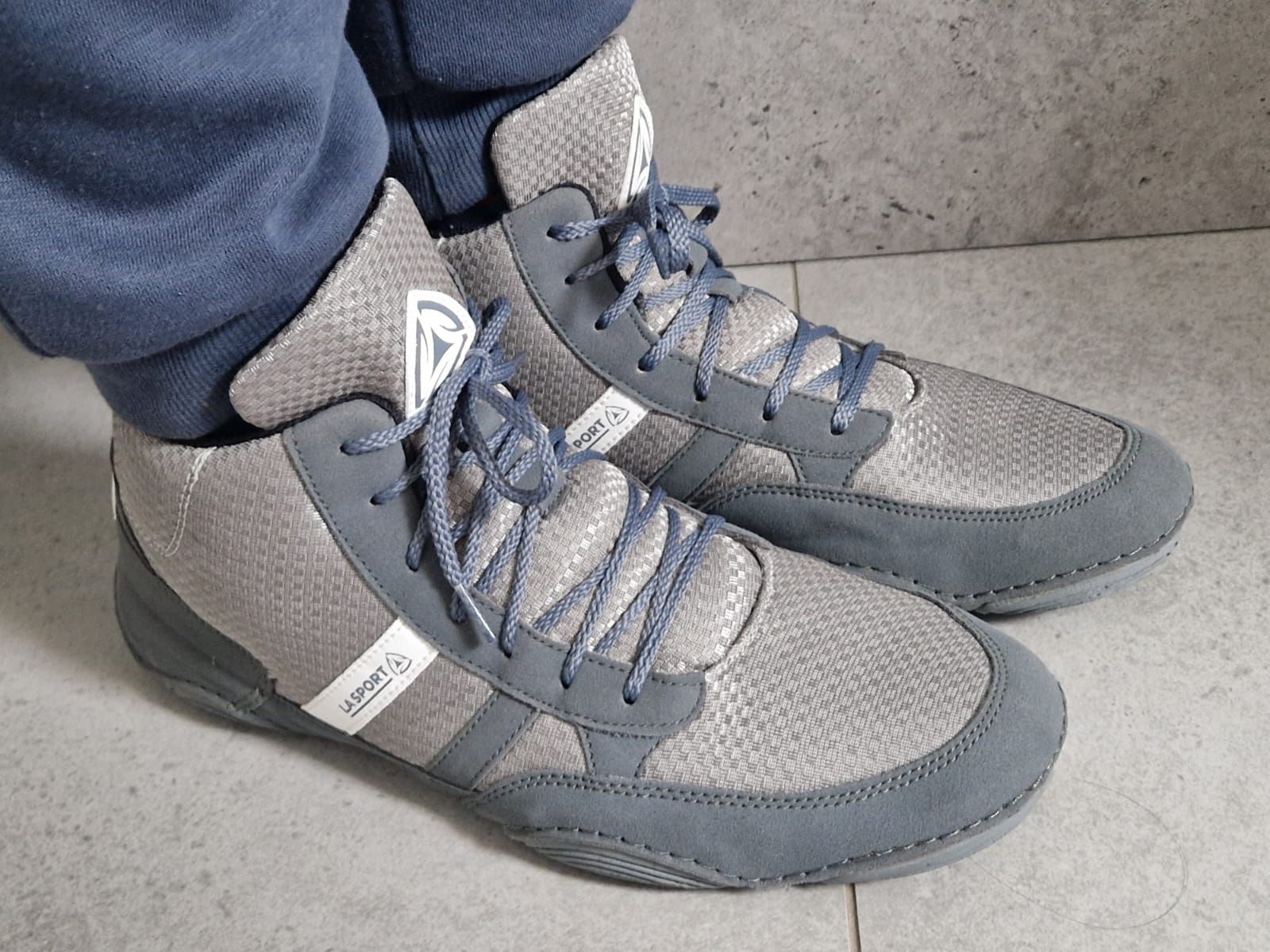 La sport rokoborski čevlji, sivi