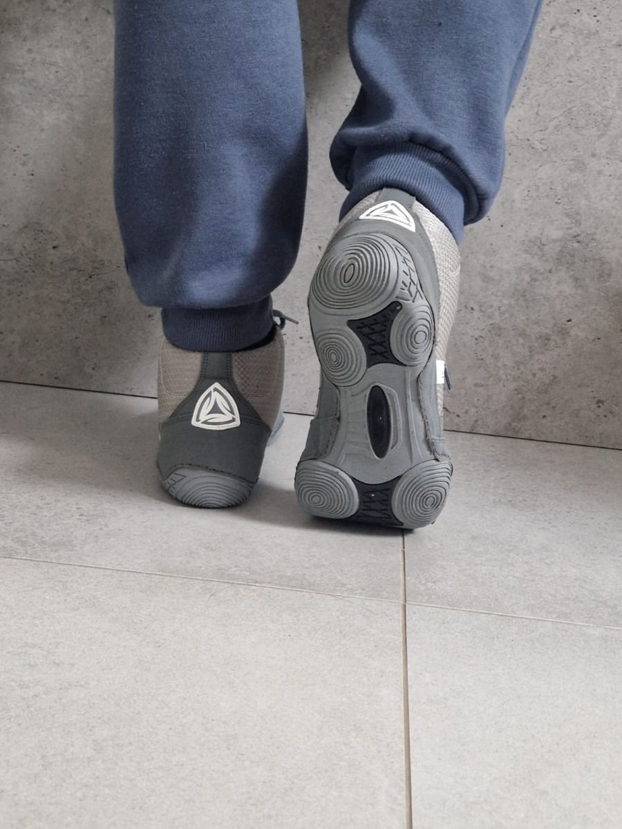 La sport rokoborski čevlji, sivi