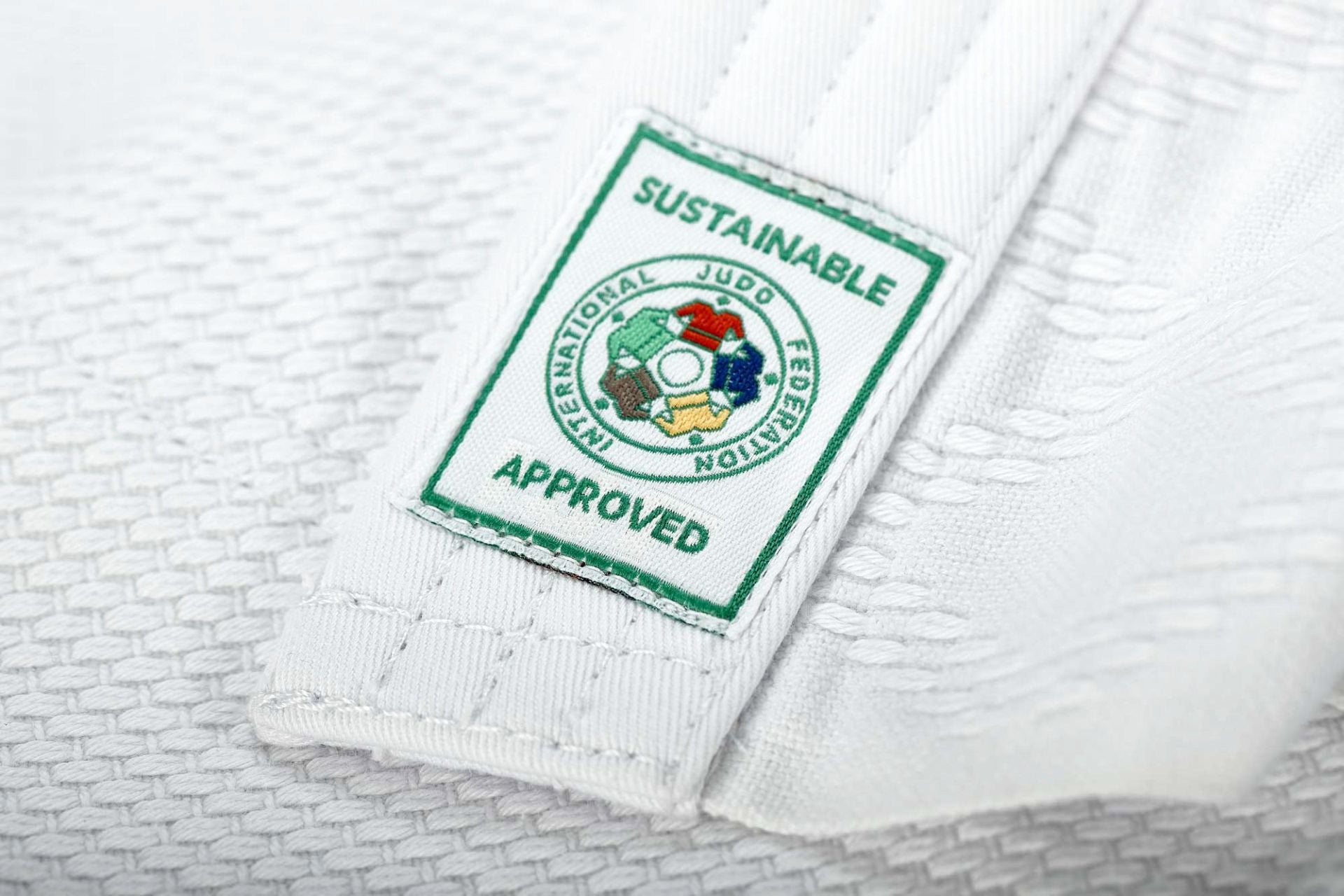 Adidas JU kimono Champion III IJF Regular fit 750g con logo, bianco