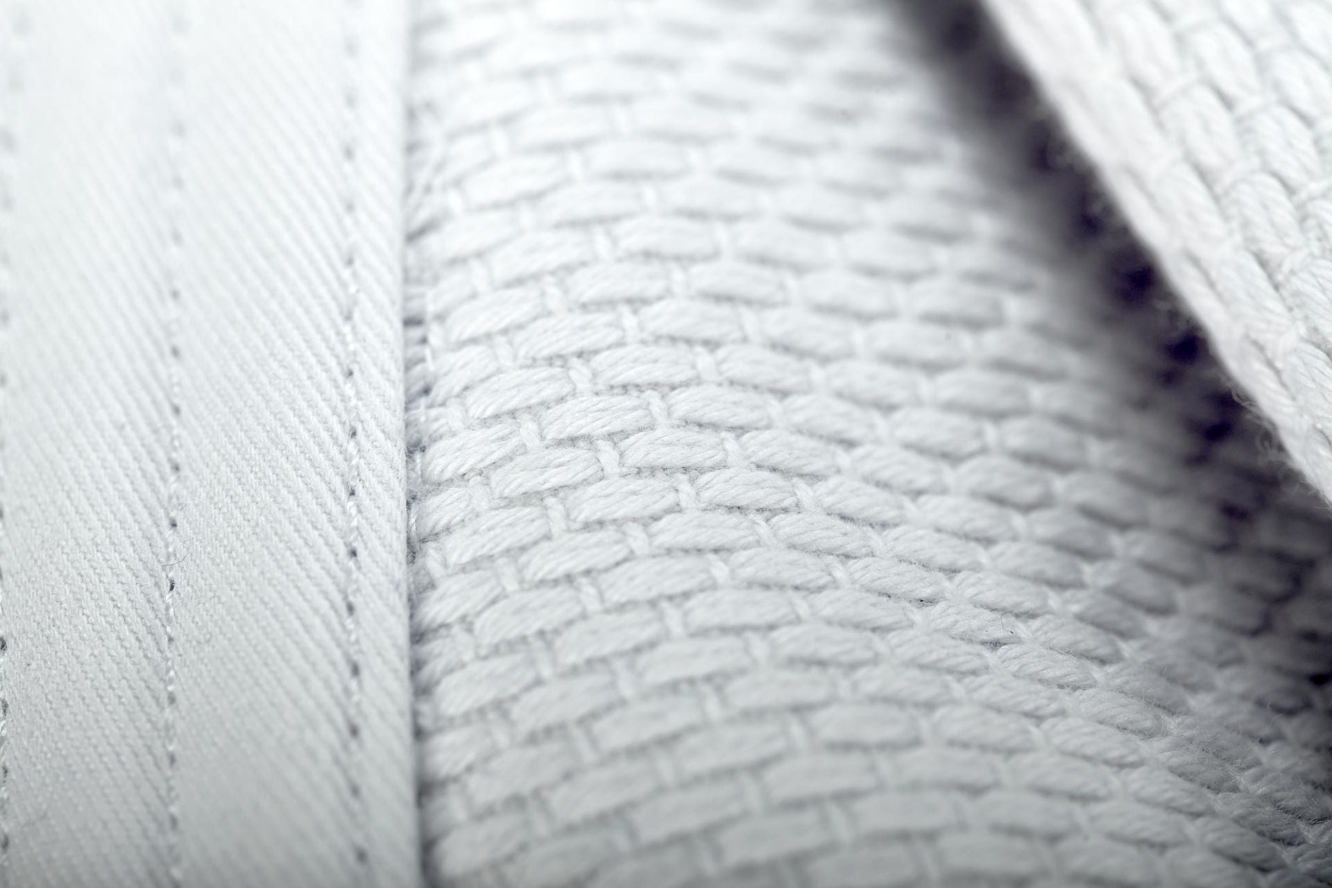 Adidas JU kimono Champion III IJF Regular fit 750g con logo, bianco